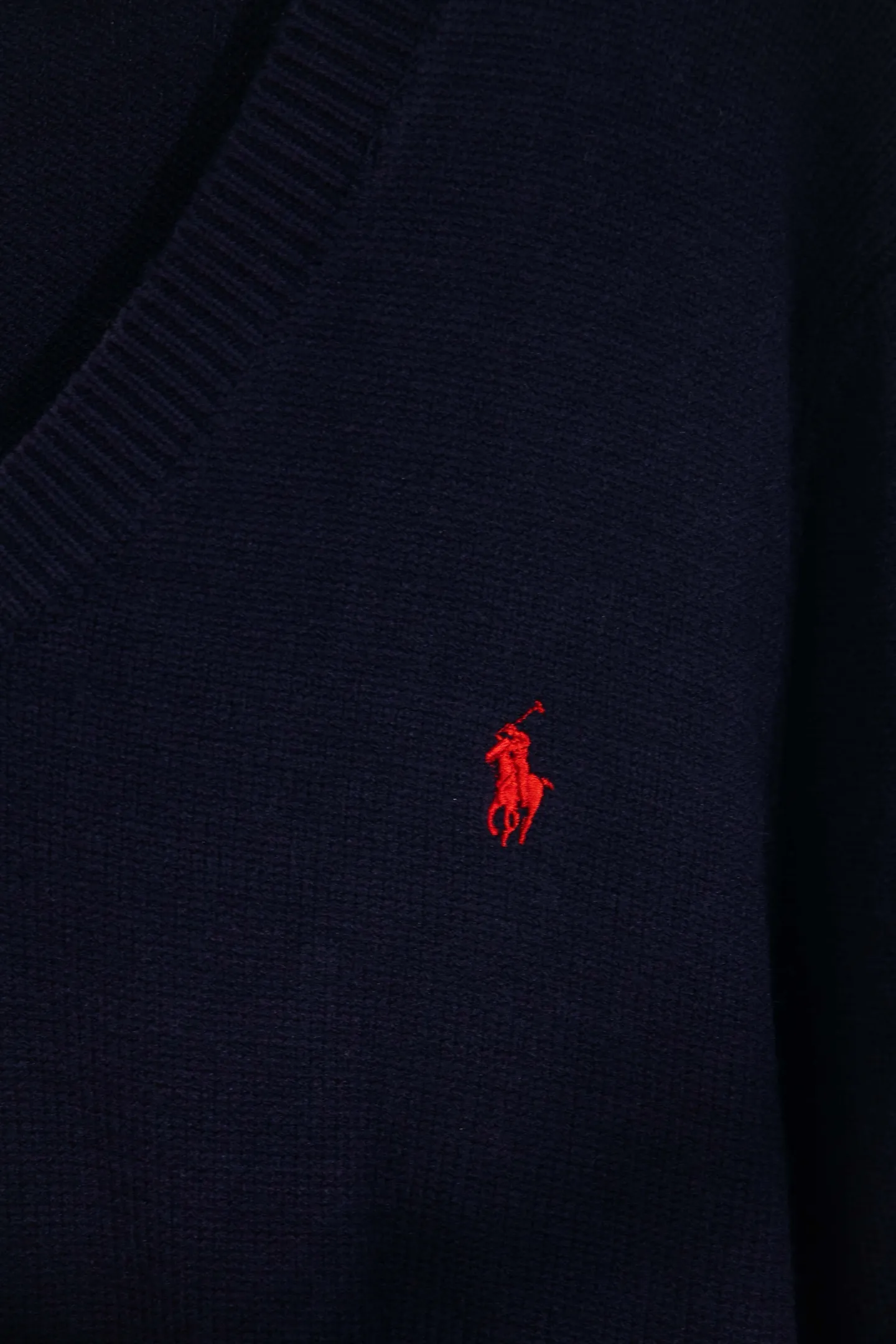 P210 Style number: Y197 Ralph Lauren men's crew neck sweater men's hemp flower original collar sweater. The version is really good-looking. It can be worn alone or as a jacket to be worn inside or outside. The upper body shows personal fashion charm. Four colors are available. The same style for men and women. A must-see item for new summer products. Tag, hanging grain, washed, packaging bag, full set of accessories. Very good appearance. Super exquisite workmanship. Size: S-XL